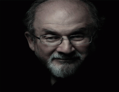  العرب اليوم - سلمان رشدي يكشف مقتطفات من روايته الجديدة عقب تعرضه للطعن