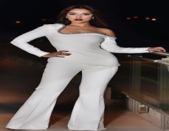  العرب اليوم - بلقيس فتحي تتألق بالبدلة البيضاء في أحدث ظهور لها