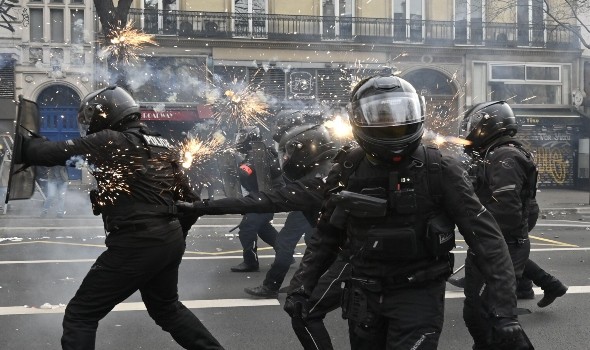  العرب اليوم - الداخلية الفرنسية تُعلن توقيف 719 شخصاً بسبب الشغب