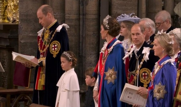  العرب اليوم - أفراد من العائلة المالكة البريطانية يكسرون البروتوكول في مواقف استثنائية أثارت اهتمام العالم