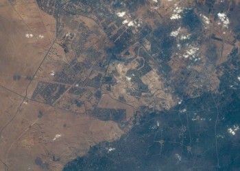  العرب اليوم - رائد الفضاء النيادي ينشر صور لمصر ويصبح أول عربي إماراتي يسير في الفضاء