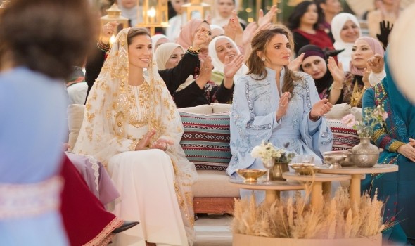  العرب اليوم - الملكة رانيا توجه نصيحة لـ الأميرة رجوة الحسين