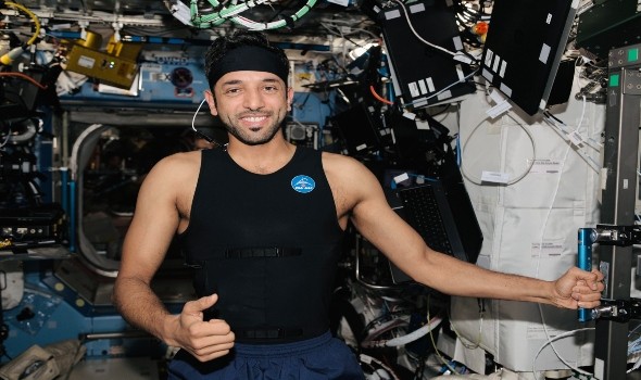  العرب اليوم - رائد الفضاء سلطان النيادي يحتفي بقناة السويس من المحطة الدولية