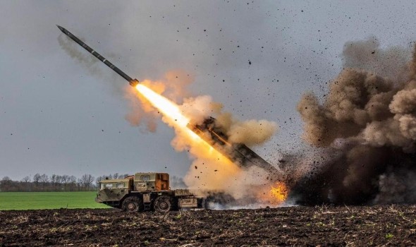  العرب اليوم - صواريخ إسكندر تدمر ورش إصلاح مدرعات أوكرانية وروسيا لا تمانع التفاوض مع كييف وتحتاج معرفة مدى استعدادها للحوار