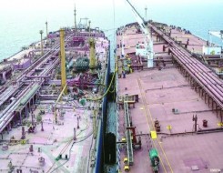  العرب اليوم - سحب أكثر من نصف كمية النفط على متن الناقلة "صافر" قبالة اليمن