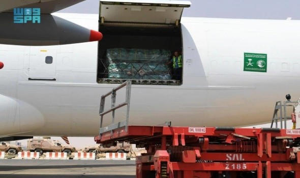  العرب اليوم - الطائرة الإغاثية السعودية الرابعة تُغادر إلى ليبيا على متنها 90 طناً من المساعدات