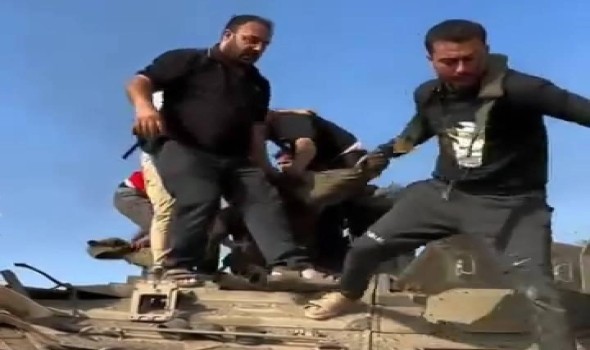 محاصرة جنود الاحتلال داخل قاعدة قرب غزة وحماس تُسيطر على 3 مستوطنات لإسرائيل
