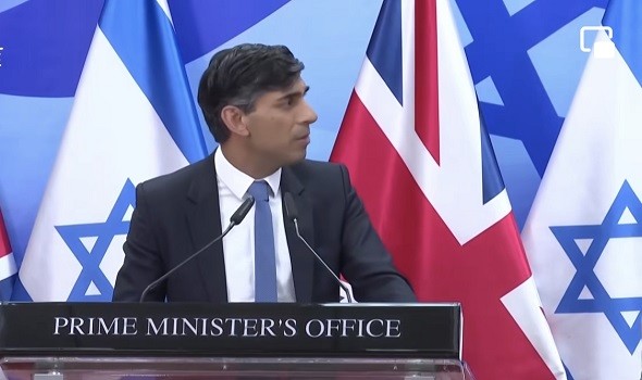  العرب اليوم - رئيس الوزراء البريطاني يُعيّن ديفيد كاميرون وزيراً للخارجية ويقيل وزيرة الداخلية