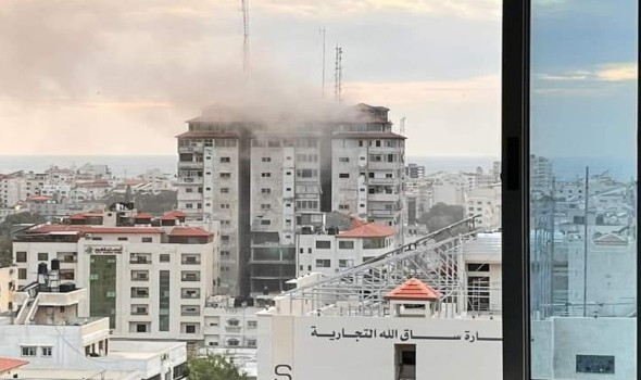  العرب اليوم - ضحايا القصف الإسرائيلي في غزة يصل إلى 900 شهيد وحماس ترفض التفاوض على الأسرى