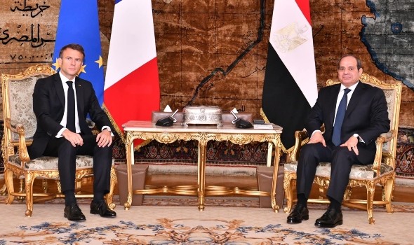  العرب اليوم - الرئيس السيسي بعد اجتماعه مع ماكرون يؤكد أنه لن يسمح بأي نزوح نحو الأراضي المصرية
