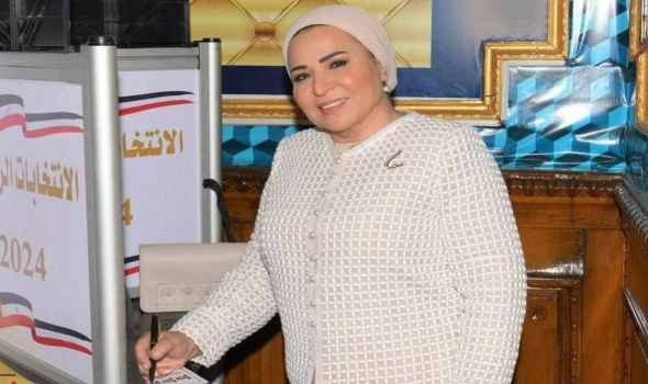  العرب اليوم - انتصار السيسي تهنئ الأم المصرية والأمتين العربية والإسلامية بعيد الفطر