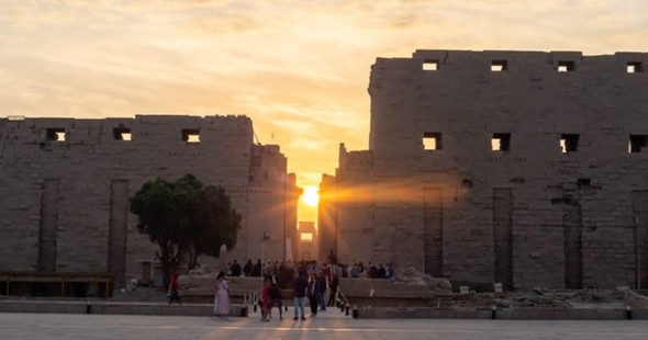  العرب اليوم - تعامد الشمس على معابد الكرنك مُعلنة بداية فصل الشتاء