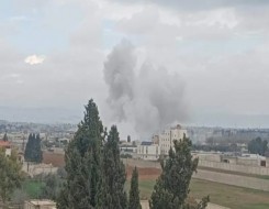  العرب اليوم - الانفجارات تهزّ السيدة زينب في دمشق وقصف مقار للحرس الثوري الإيراني