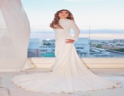  العرب اليوم - نجوى كرم تُعلن زواجها أثناء تألقها بفستان أبيض طويل على المسرح