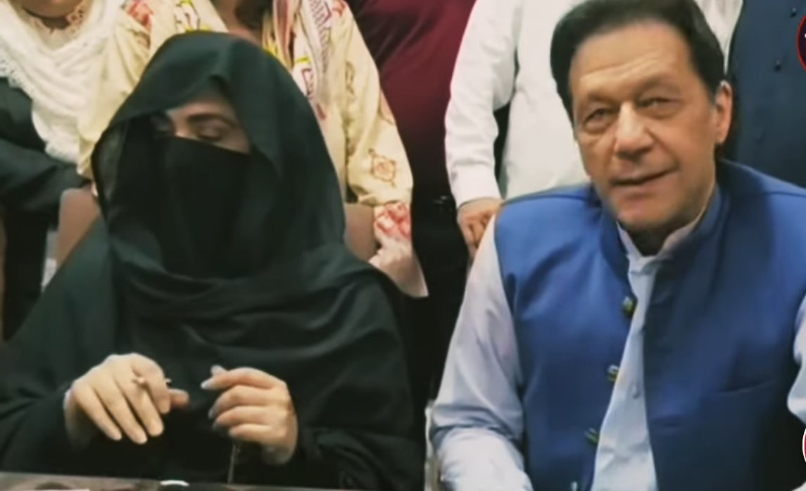  العرب اليوم - السجن 17 عامًا لعمران خان وزوجته في قضية فساد وهدايا الدولة