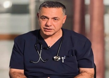 العرب اليوم - احتجاز الطبيب حسام أبو صفية في عزل انفرادي داخل سجن نفحة وقلق متزايد على مصيره
