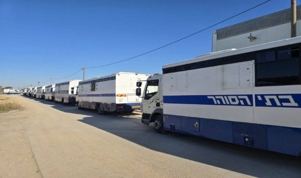 الصليب الأحمر يستلم جثامين رهائن إسرائيليين في قطاع غزة وإسرائيل تفرج عن دفعة جديدة من الأسرى الفلسطينيين ضمن صفقة تبادل