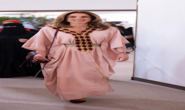 الملكة رانيا بعباءة بستايل شرقي تراثي تناسب أجواء رمضان