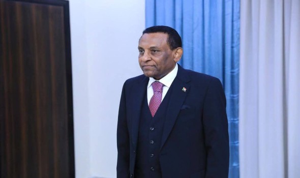 العرب اليوم - رئيس وزراء السودان يُدين القصف الوحشي في كلوقي ويصفه بجريمة حرب وارتفاع عدد القتلى إلى 114