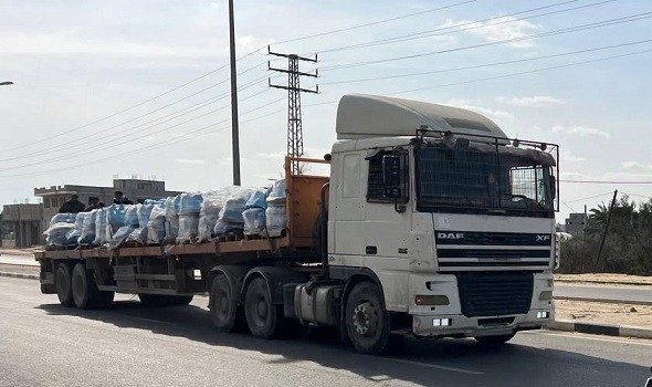  العرب اليوم - مقتل خمسة فلسطينيين أثناء انتظار المساعدات في رفح وسط تصعيد إسرائيلي واسع وترامب يدعو لإبرام صفقة فورية