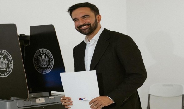  العرب اليوم - لقطة طريفة لممداني في مترو نيويورك تكشف أسلوبه غير التقليدي في التواصل مع المواطنين