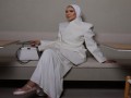  العرب اليوم - 7 أفكار أنيقة لتنسيق البليزر مع التنورة في سهرات الصيف للمحجبات