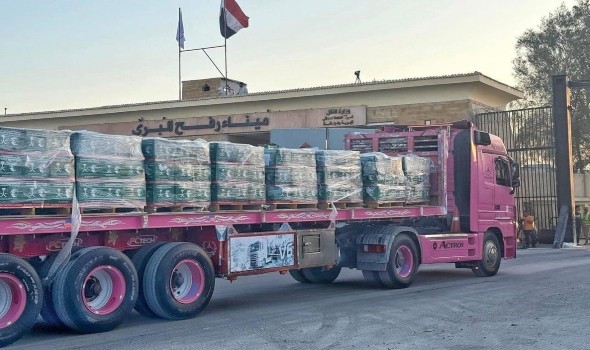  العرب اليوم - مصر ترسل 130 طنًا من المساعدات الإنسانية إلى قطاع غزة عبر 22 شاحنة