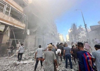  العرب اليوم - قصف إسرائيلي على منزل في حي التفاح شرق غزة يسفر عن مقتل شخصين وإصابة أكثر من 15