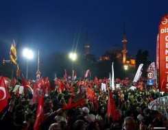  العرب اليوم - احتجاجات قرب مقر حزب الشعب الجمهوري في إسطنبول وحجب مواقع التواصل في تركيا