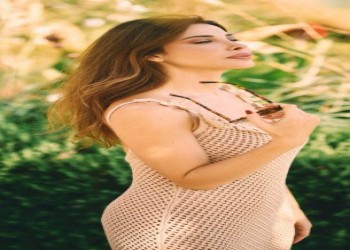  العرب اليوم - الكروشيه يسيطر على صيف 2025 ونانسي عجرم والنجمات يتألقن بأناقة عصرية