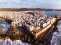  العرب اليوم - الصويرة المغربية مدينة ساحرة تجمع بين التاريخ وروح المغامرة في ركوب الأمواج