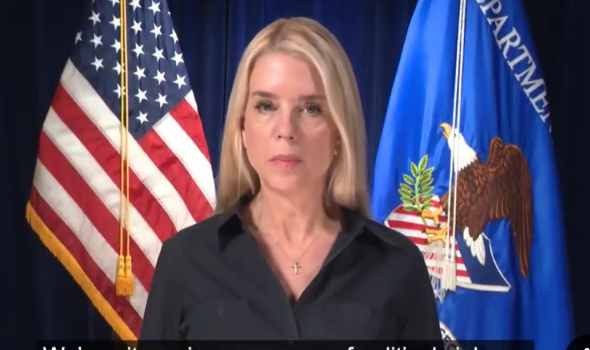  العرب اليوم - ترامب يقيل وزيرة العدل بام بوندي ويعين بديلاً بالإنابة