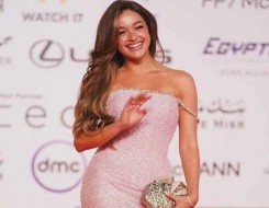  العرب اليوم - فساتين سهرة بتصاميم متنوعة وألوان راقية تستلهم منها الشابات إطلالات أنيقة للمناسبات