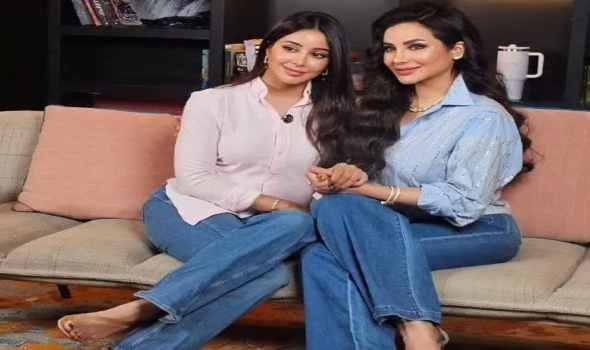 العرب اليوم - الأزرق يوحّد إطلالات لجين وأسيل عمران في سهرة راقية تجسّد قوة الروابط بين الشقيقتين