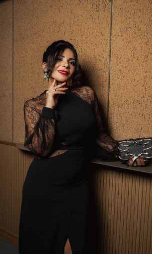  العرب اليوم - منى زكي تتألق بإطلالات ساحرة على السجادة الحمراء