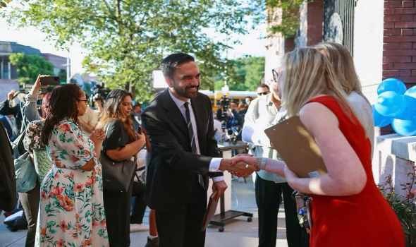  العرب اليوم - الديمقراطيون يحققون فوزاً واسعاً في الانتخابات المحلية ويكبدون الجمهوريين أول خسارة في ولاية ترمب الثانية