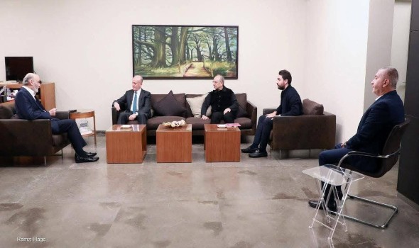  العرب اليوم - أشرف ريفي يزور سمير جعجع في معراب لبحث المستجدات اللبنانية والإقليمية