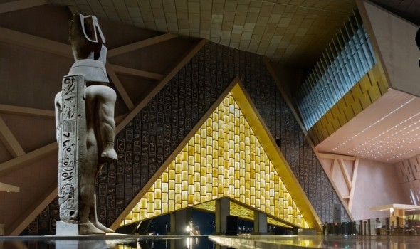  العرب اليوم - وصول الوفود المشاركة في حفل افتتاح المتحف المصري الكبير الذي يجسد حضارة مصر عبر العصور