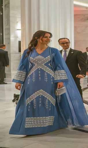  العرب اليوم - الثقة والقوة شعار نساء العائلة الملكية الأردنية في إطلالاتهن بدرجات الأزرق