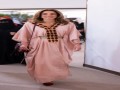  العرب اليوم - العبايات بحضور لافت في أناقة الملكة رانيا