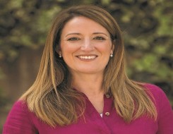  العرب اليوم - الاتحاد الأوروبي يحظر دخول ممثلي الحكومة الإيرانية إلى مباني البرلمان وطهران تؤكد استعدادها للحرب وللمفاوضات