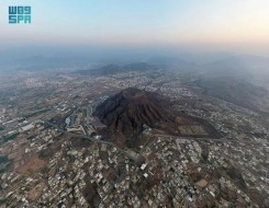  العرب اليوم - جبل الحيلة بمحايل عسير معلم سياحي يتصدر تكويناً جيولوجياً فريداً