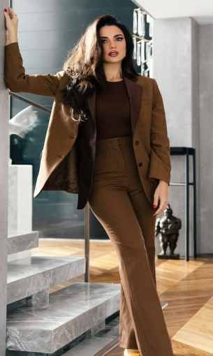  العرب اليوم - ألوان التراب تسحر إطلالات النجمات شتاء 2026