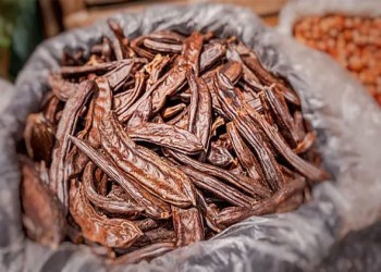 العرب اليوم - مهلبية الخروب الطبيعية طعم غني وقوام خفيف