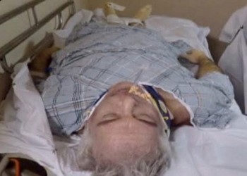  العرب اليوم - جيفري إبستين يلقي باللوم على الملك تشارلز في تنحي الأمير أندرو