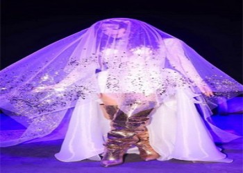  العرب اليوم - ميريام فارس تخطف الأنظار بإطلالات ملكية في الرياض