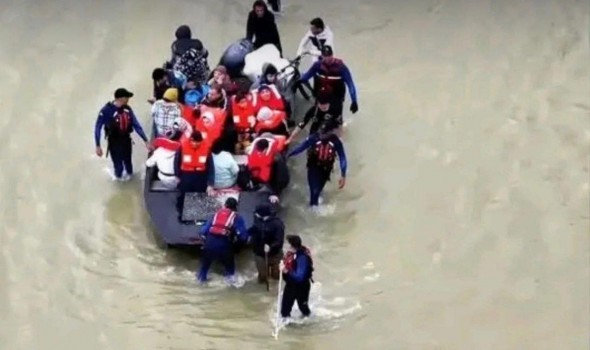  العرب اليوم - فيضانات شمال غرب المغرب تُجلي أكثر من 140 ألف شخص مع استمرار الأمطار الغزيرة