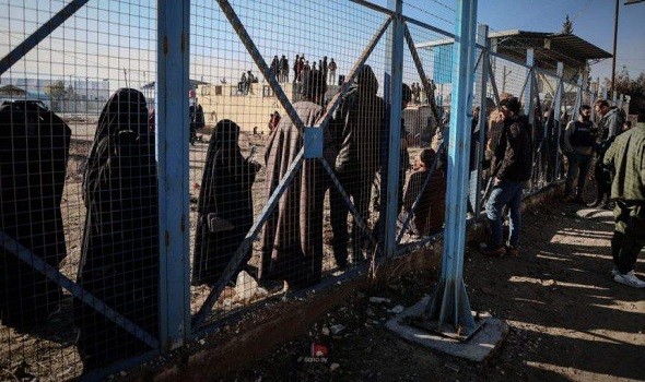  العرب اليوم - إغلاق مخيم الهول في الحسكة بعد إخلائه بالكامل ونقل قاطنيه إلى ريف حلب