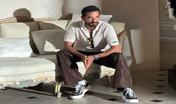  العرب اليوم - عمرو سعد يوقف التصوير في الشارع بعد التفاف الجمهور حوله