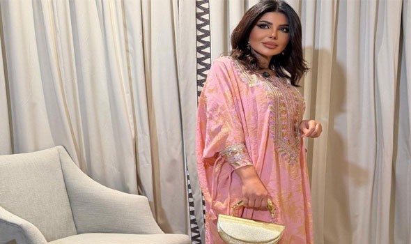 العرب اليوم - إطلالات بلمسات اللون الوردي يمكن أن تلهمك لأيام عيد الفطر 2026 من وحي عاشقات الموضة